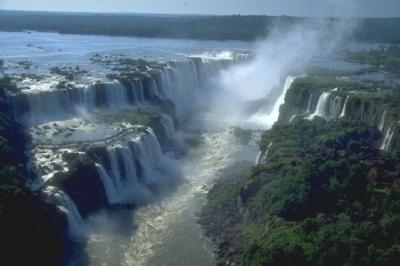 Aeropuertos Argentina 2000 es sponsor Platino de las Cataratas del Iguazú.